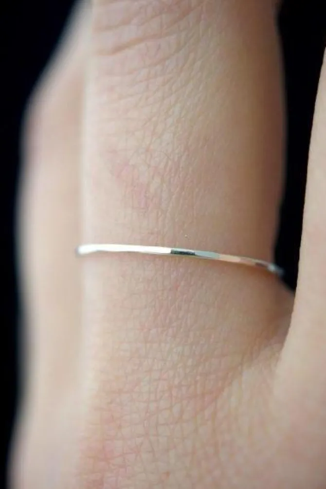 HAMMERED THIN STACKING RING SILVER